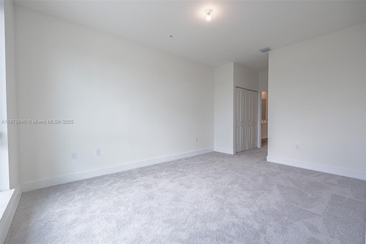 8001 NW 41st St, Unit F-208, Doral, FL 33166 Photo