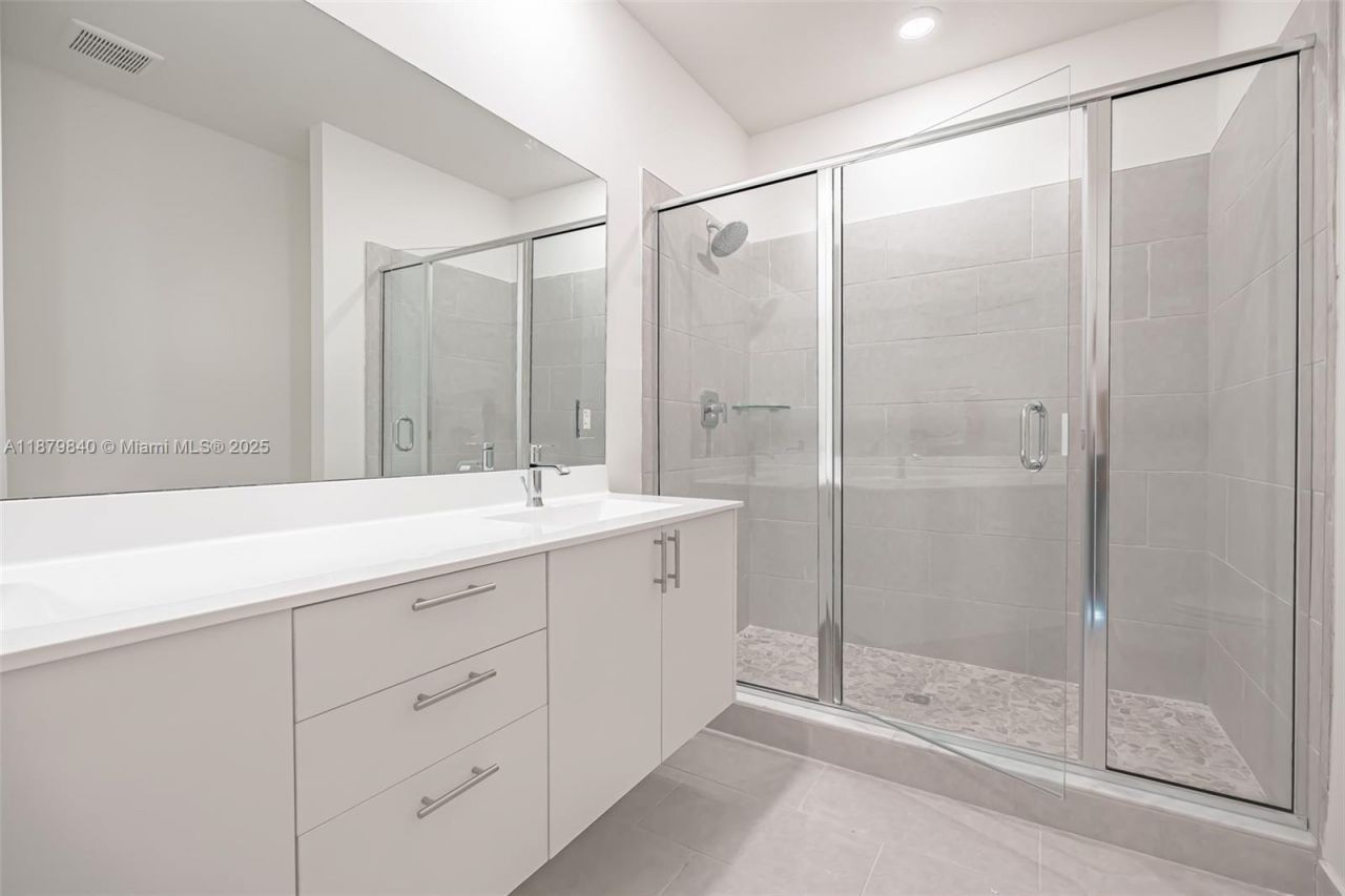 8001 NW 41st St, Unit F-208, Doral, FL 33166 Photo