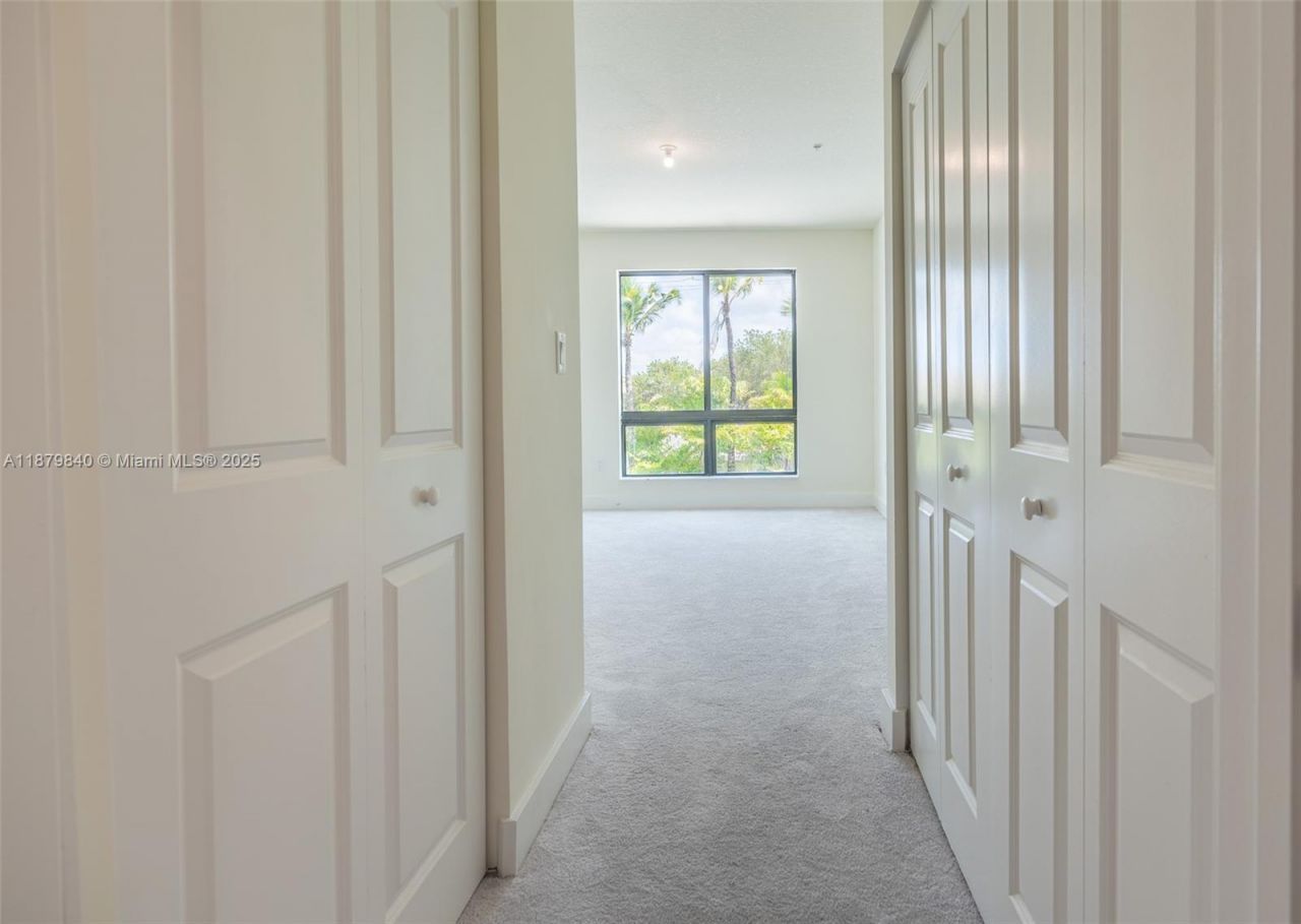 8001 NW 41st St, Unit F-208, Doral, FL 33166 Photo