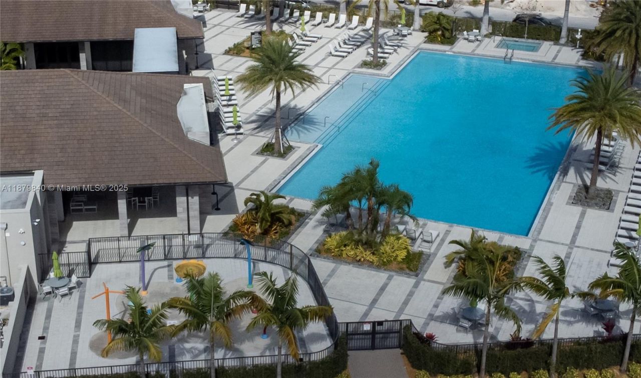 8001 NW 41st St, Unit F-208, Doral, FL 33166 Photo