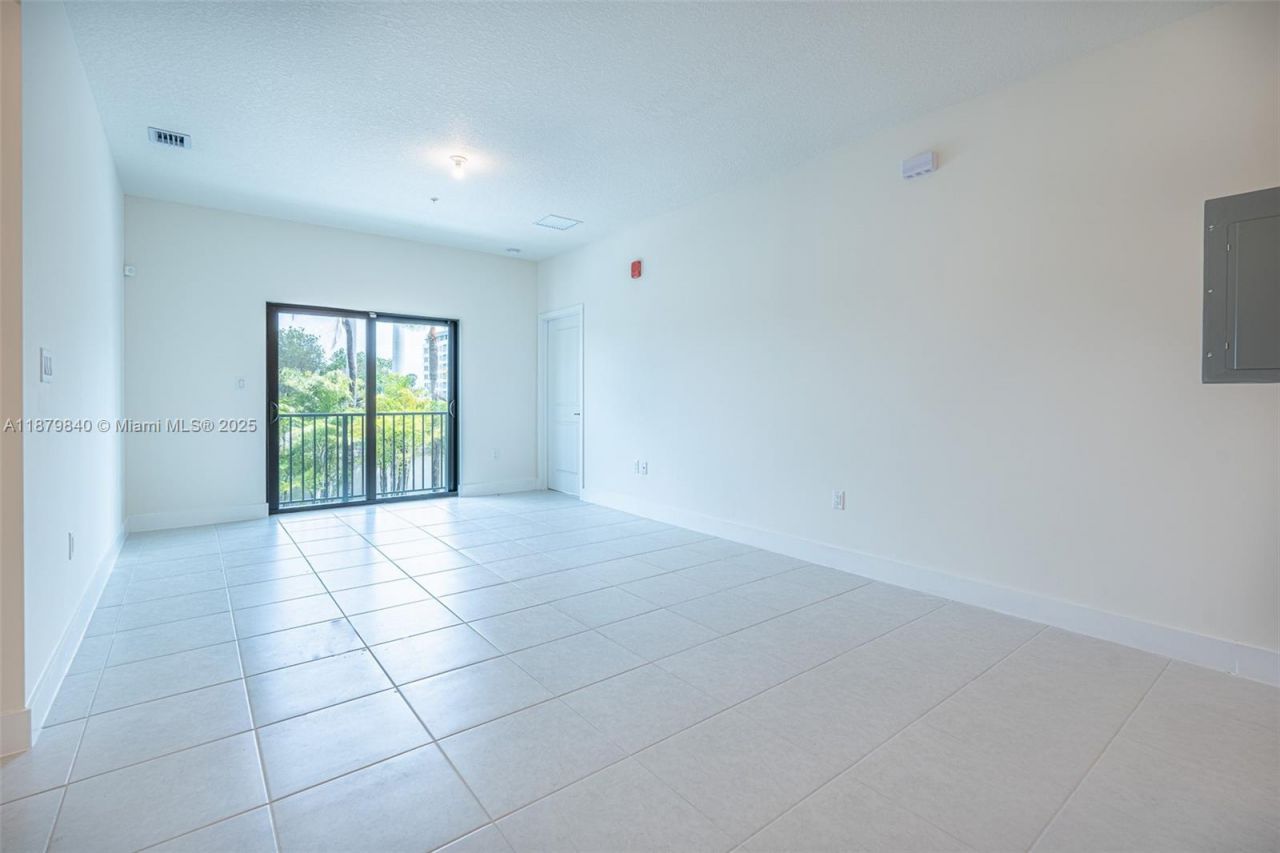 8001 NW 41st St, Unit F-208, Doral, FL 33166 Photo