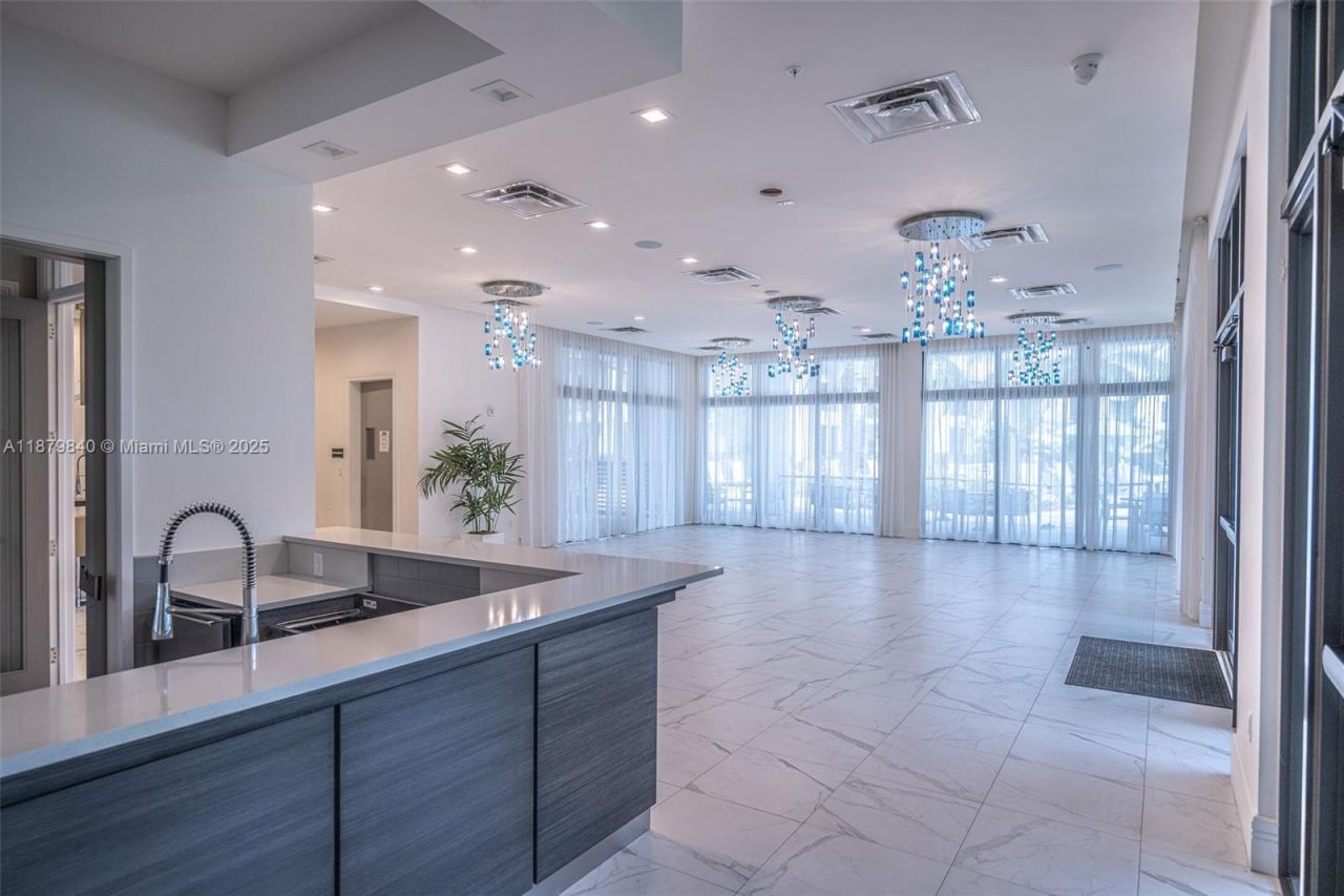 8001 NW 41st St, Unit F-208, Doral, FL 33166 Photo