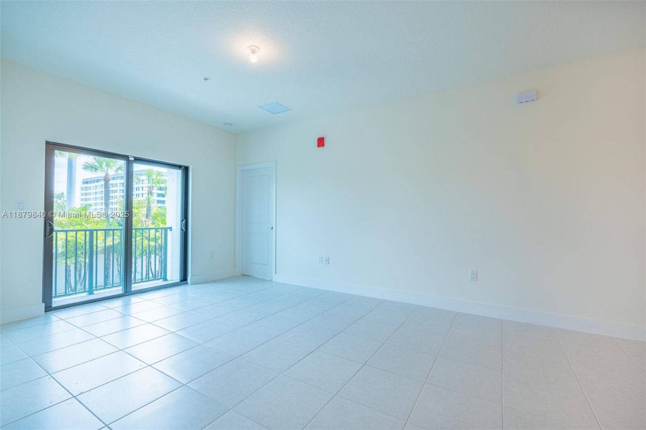 8001 NW 41st St, Unit F-208, Doral, FL 33166 Photo