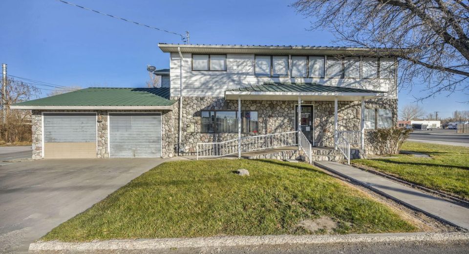 2 Newcombe Avenue, Yerington, NV 89447 Photo