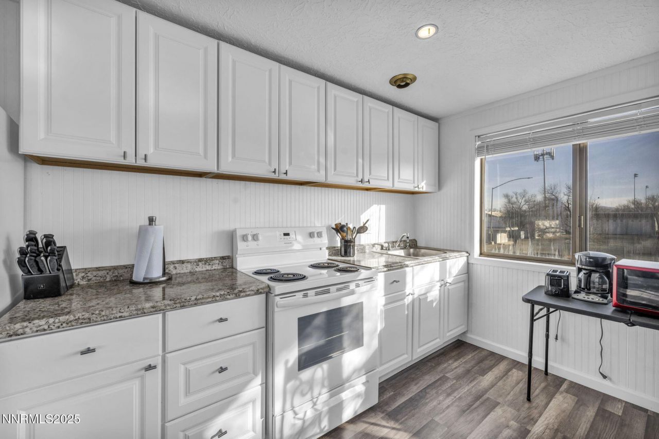 2 Newcombe Avenue, Yerington, NV 89447 Photo