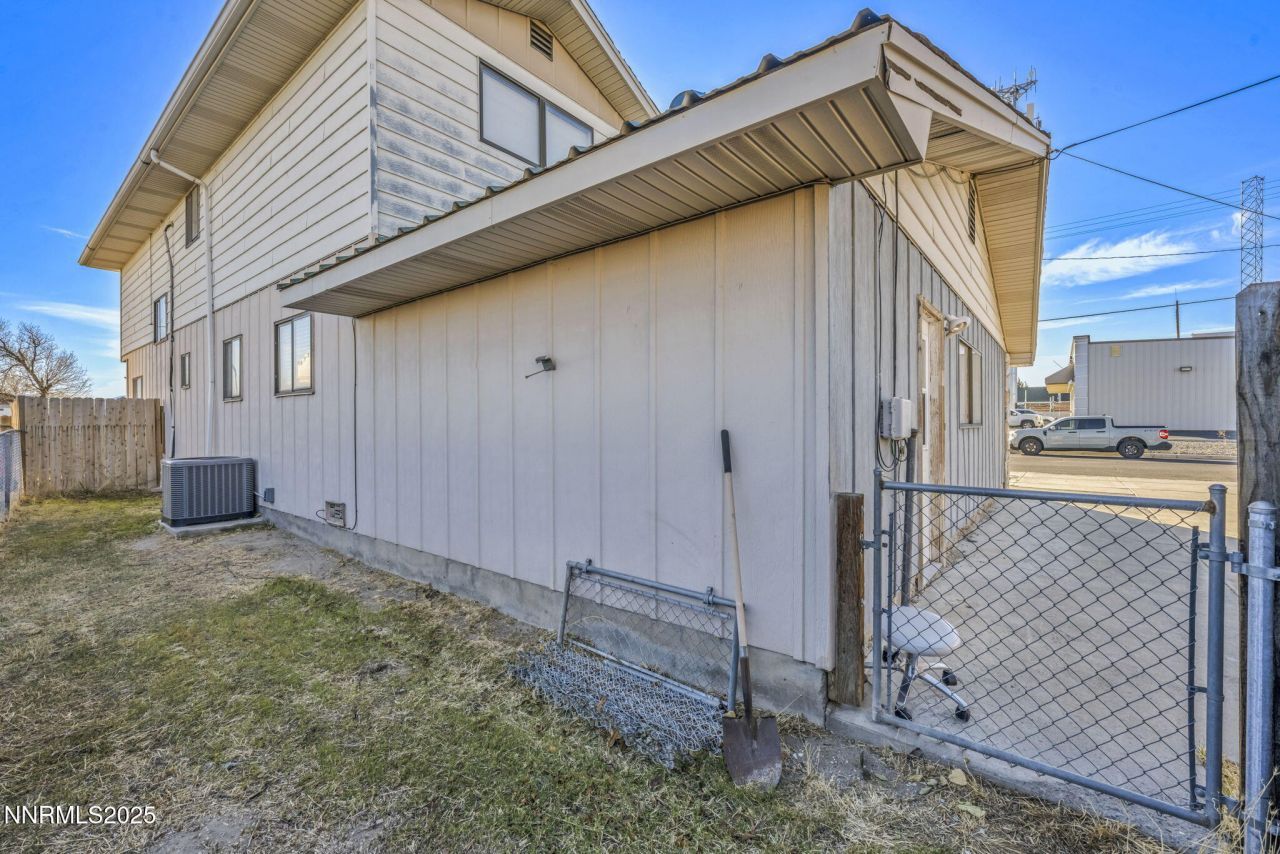 2 Newcombe Avenue, Yerington, NV 89447 Photo