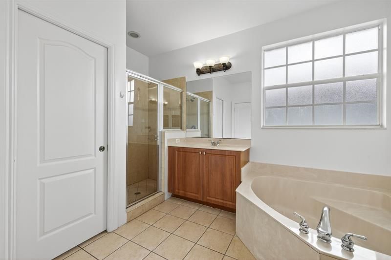 7029 Ambrosia Lane, Unit 606, Naples, FL 34119 Photo
