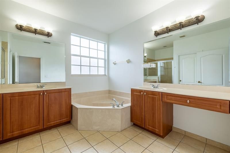 7029 Ambrosia Lane, Unit 606, Naples, FL 34119 Photo
