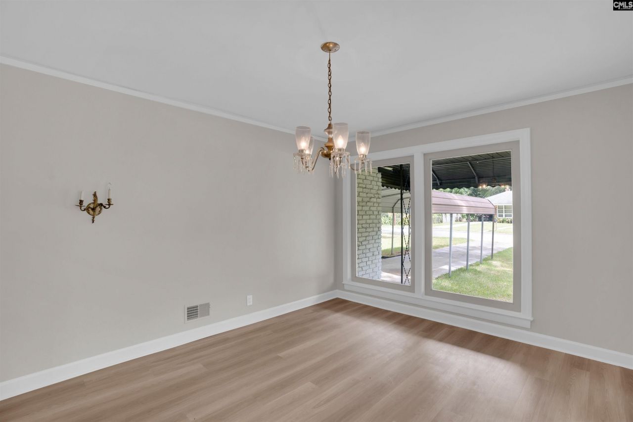 2135 Mockingbird Road Photo 8