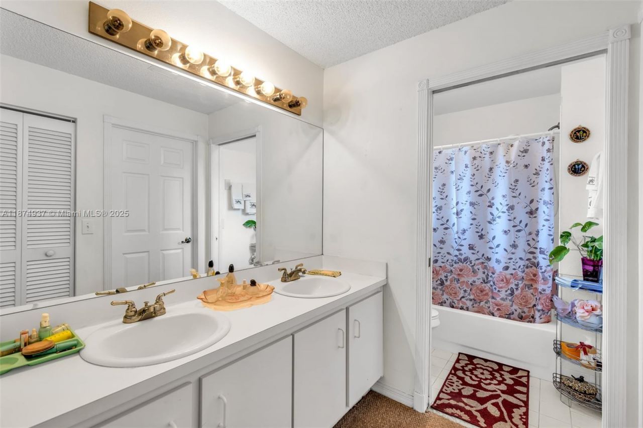 3891 NW 122nd Ter, Sunrise, FL 33323 Photo