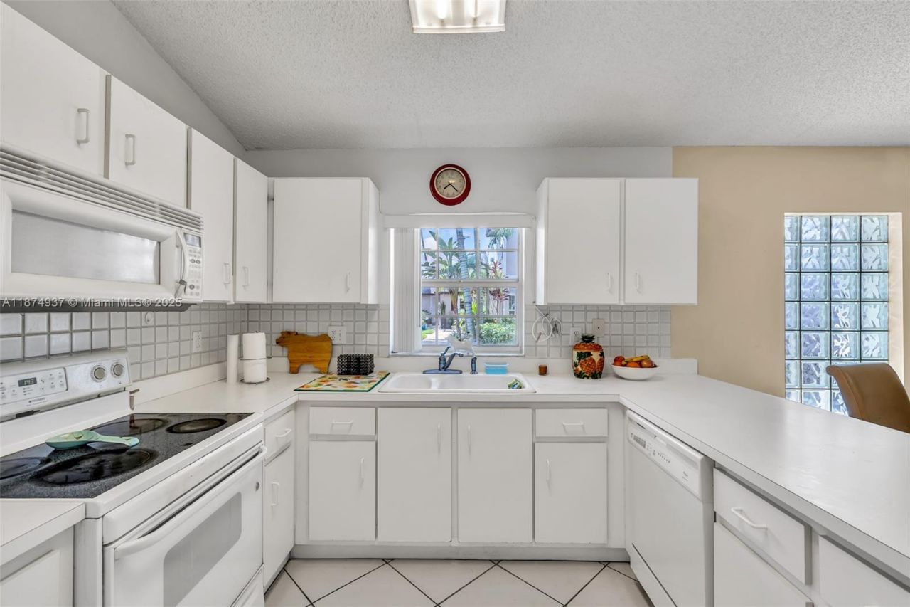 3891 NW 122nd Ter, Sunrise, FL 33323 Photo