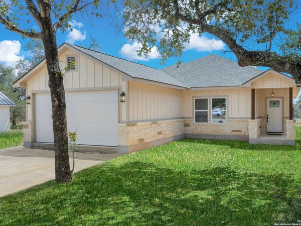 32 Trophy, Poteet, TX 78065