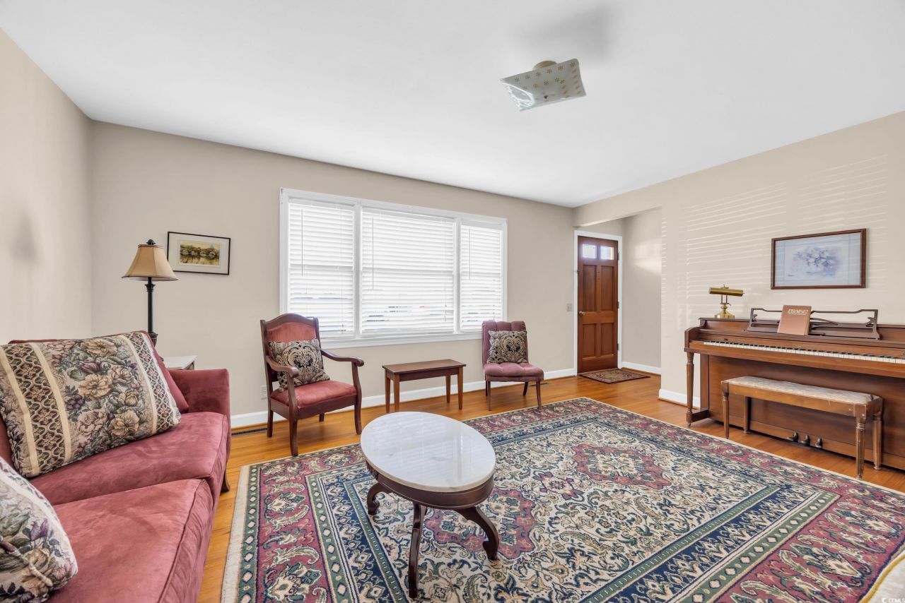 40 W Balsam St. Photo 5