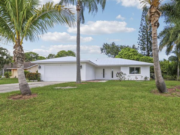 2699 SE Caladium Avenue, Port Saint Lucie, FL 34952