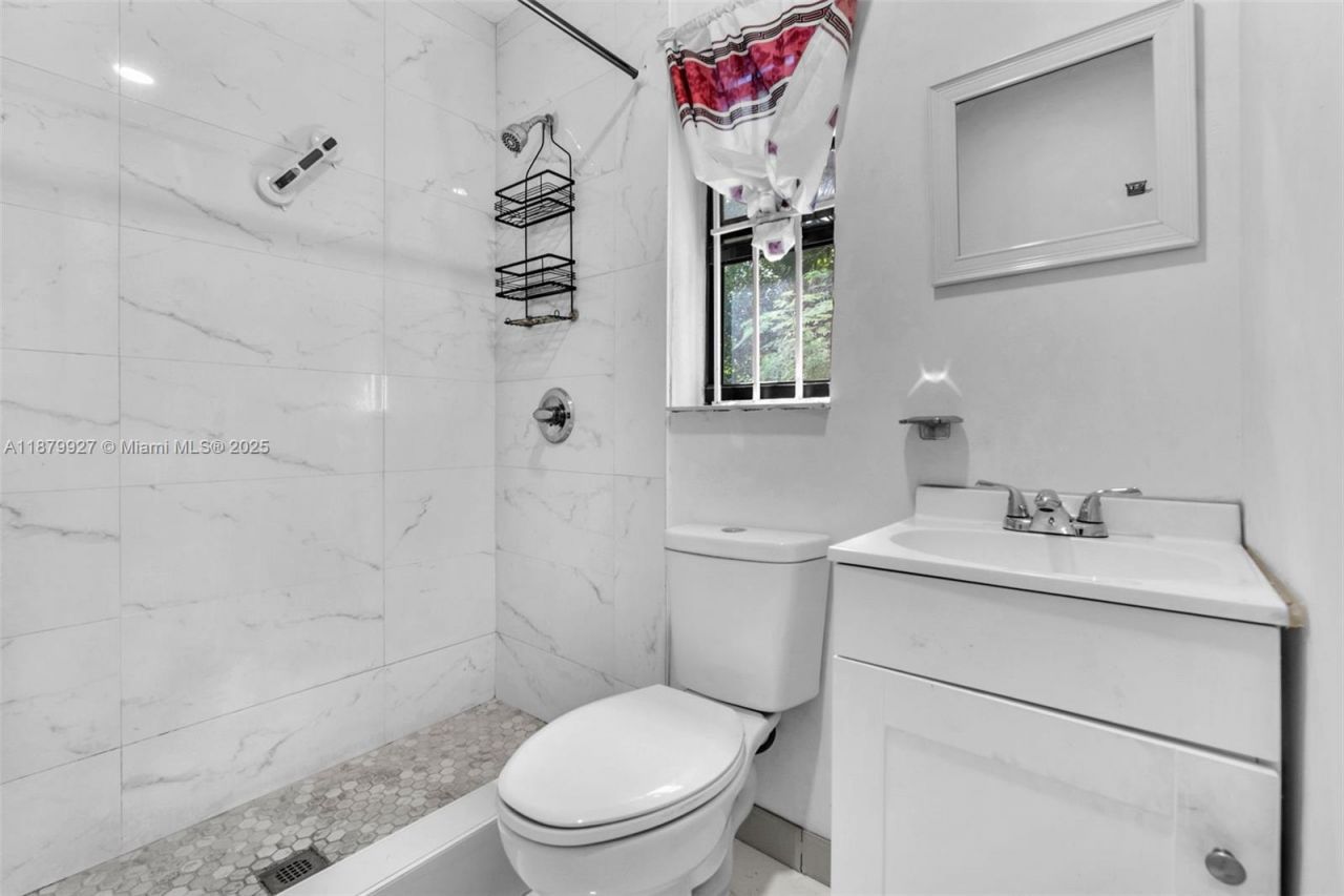 460 NE 132nd St, North Miami, FL 33161 Photo