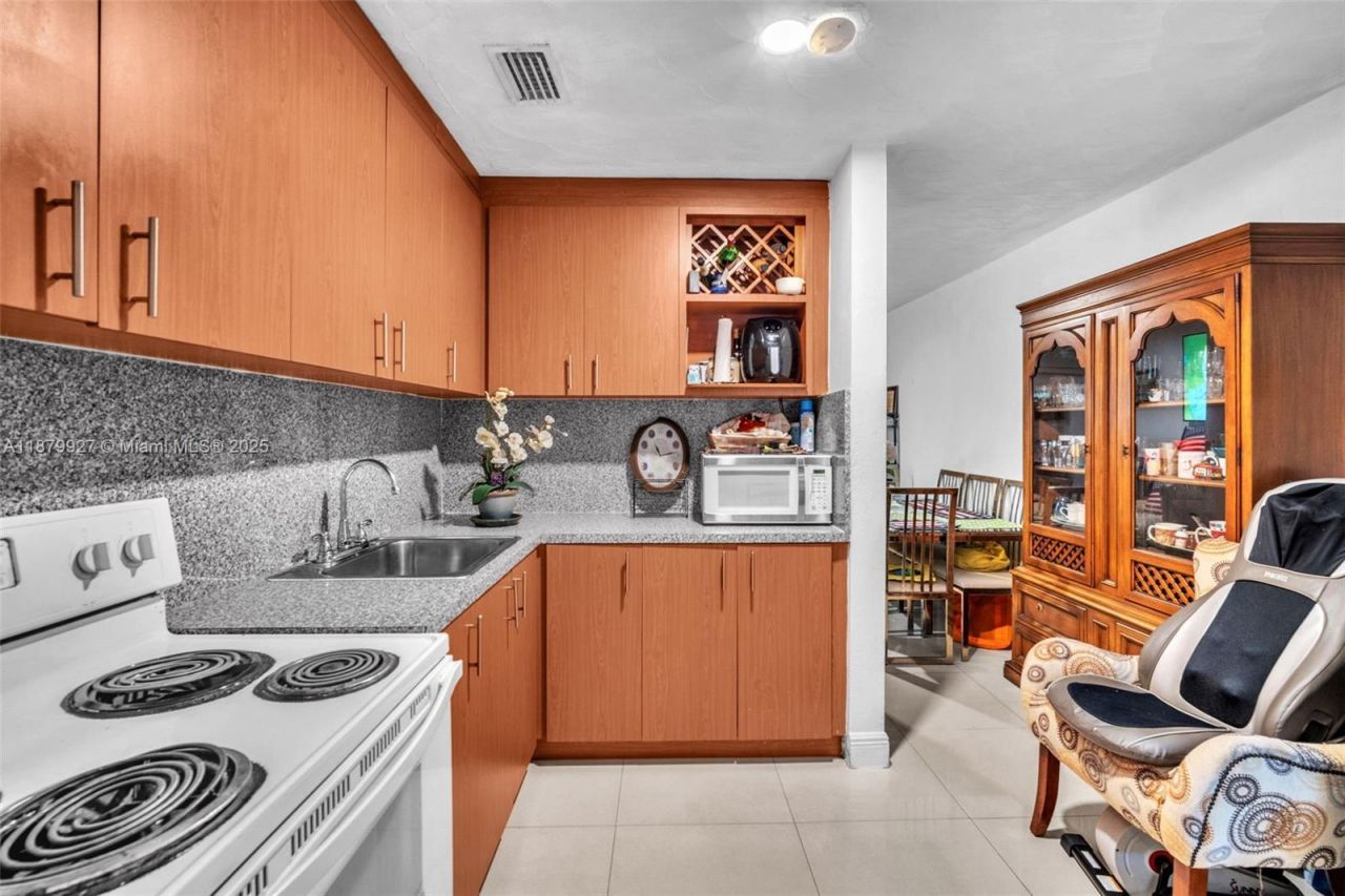 460 NE 132nd St, North Miami, FL 33161 Photo