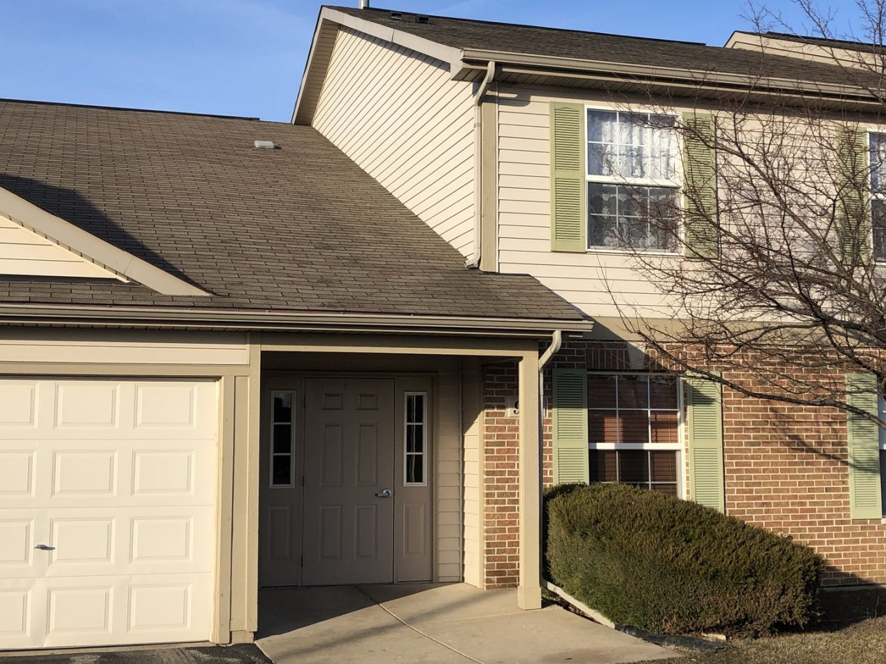 928 N Village Drive, Unit 1, Round Lake Beach, IL 60073 Main Photo