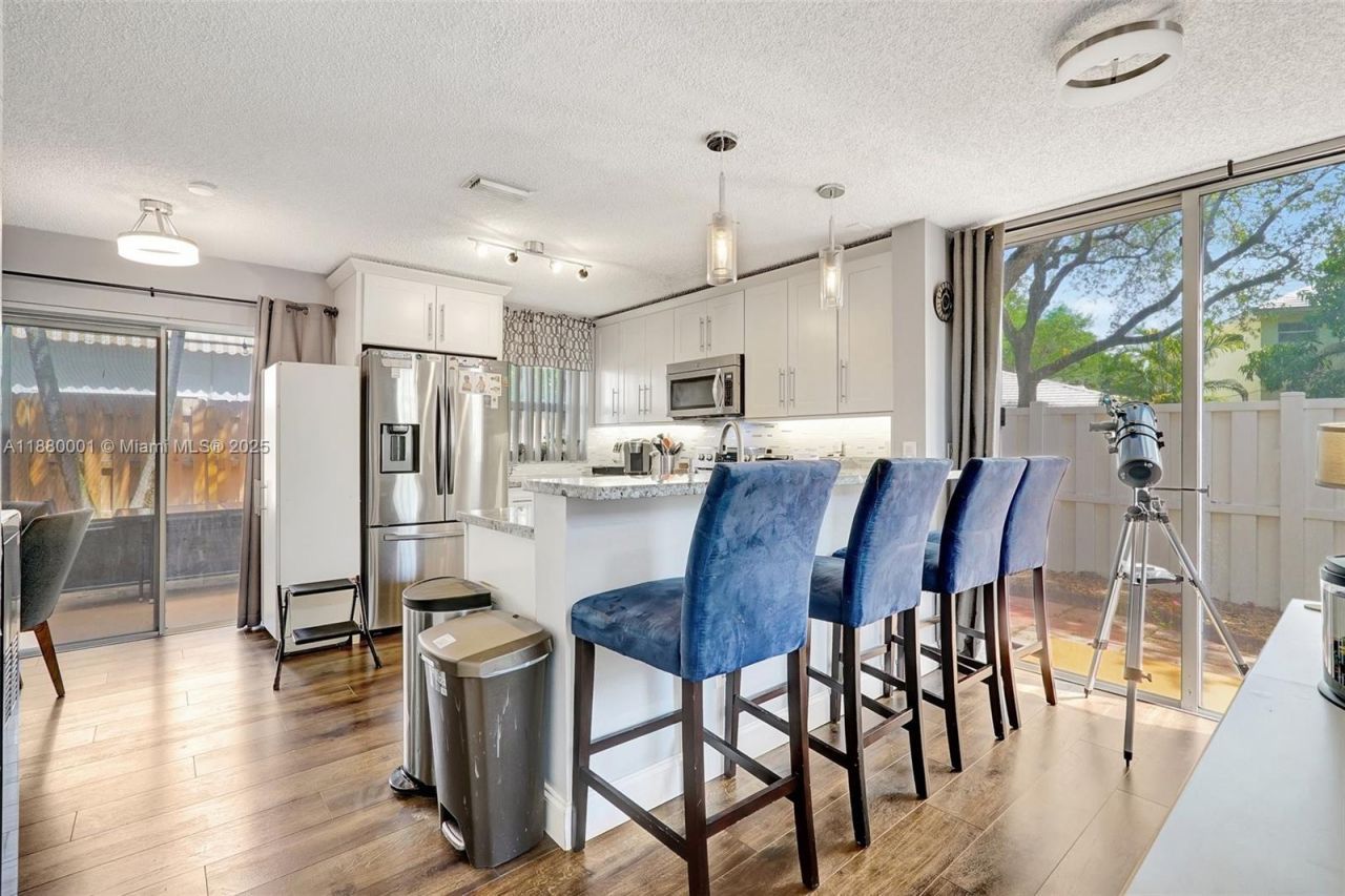 9900 NW 2nd Ct, Plantation, FL 33324 Photo