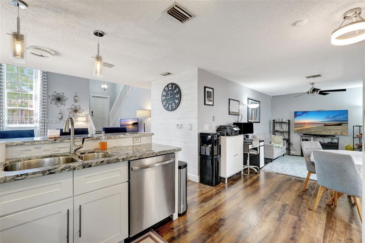 9900 NW 2nd Ct, Plantation, FL 33324 Photo