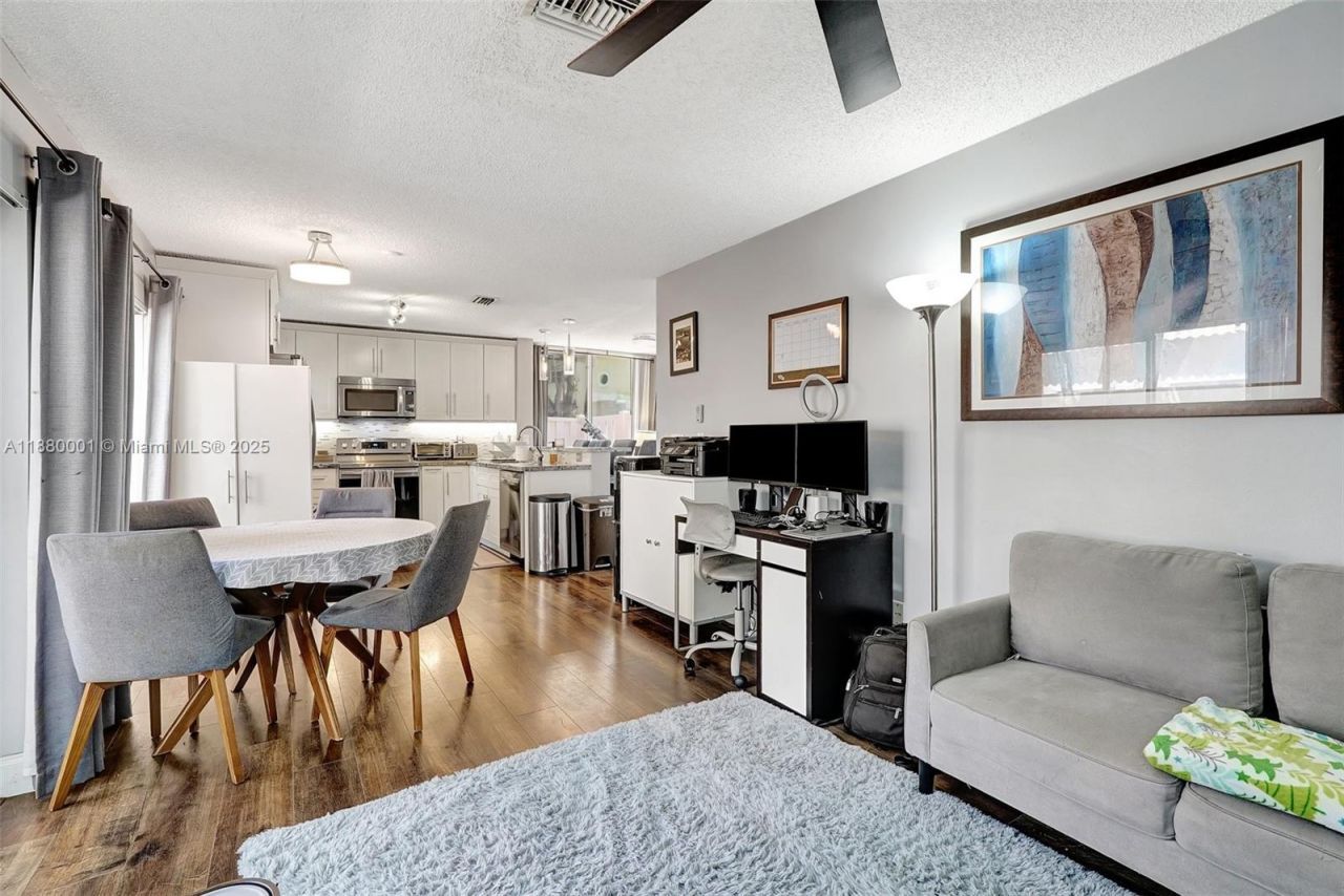 9900 NW 2nd Ct, Plantation, FL 33324 Photo