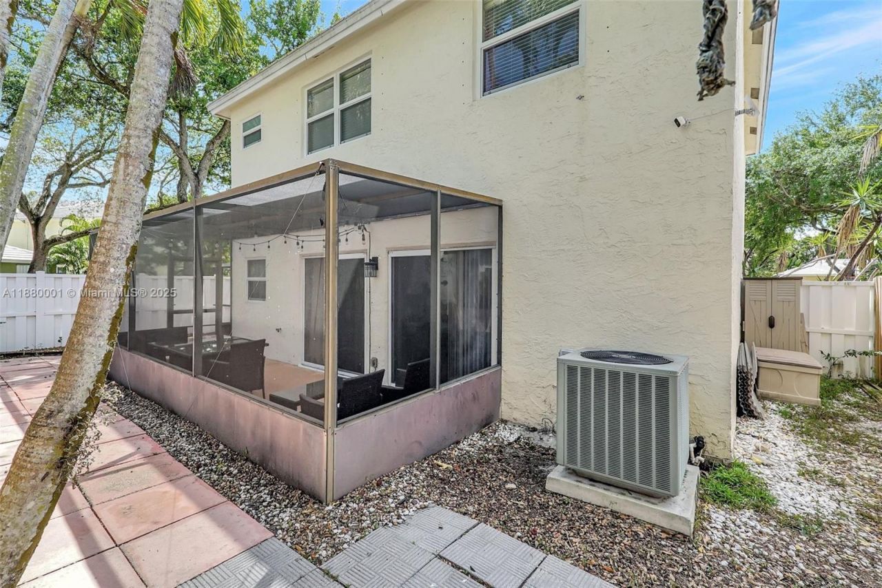 9900 NW 2nd Ct, Plantation, FL 33324 Photo