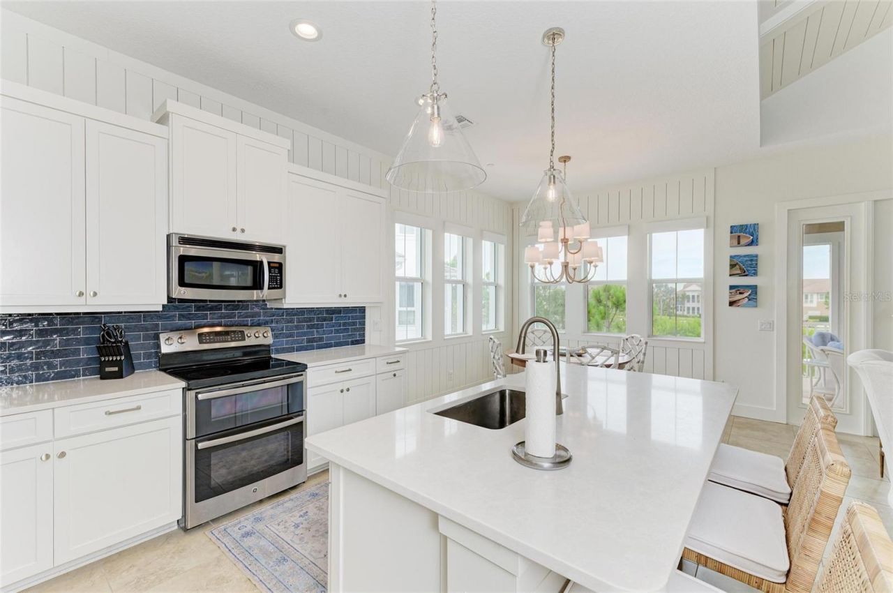 258 Sapphire Lake Drive, Unit 202, Bradenton, FL 34209 Photo