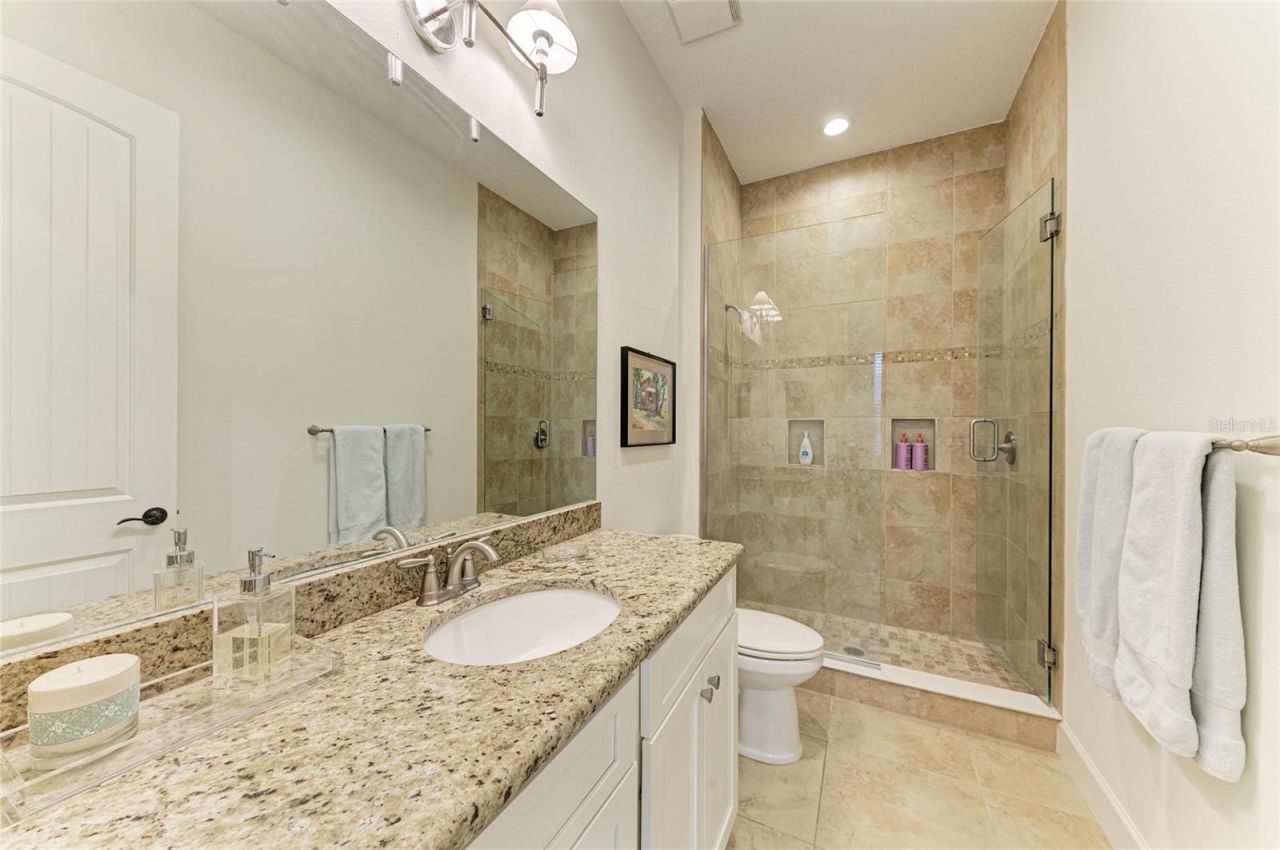 258 Sapphire Lake Drive, Unit 202, Bradenton, FL 34209 Photo