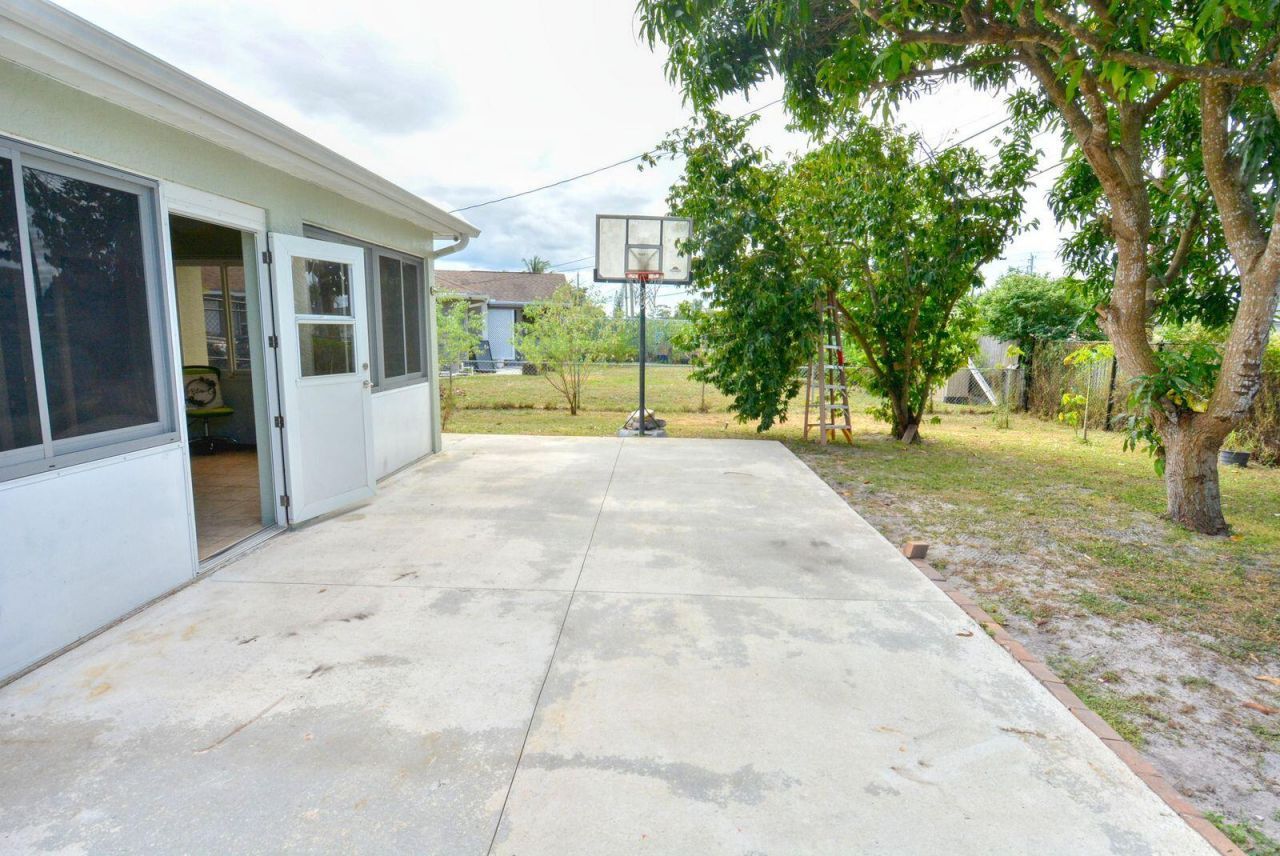 220 W Arbor Avenue, Port Saint Lucie, FL 34952 Photo