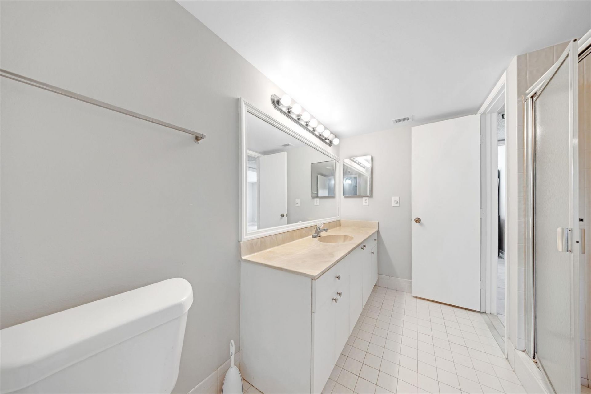 2202 S Cypress Bend Drive, Unit 207, Pompano Beach, FL 33069 Photo