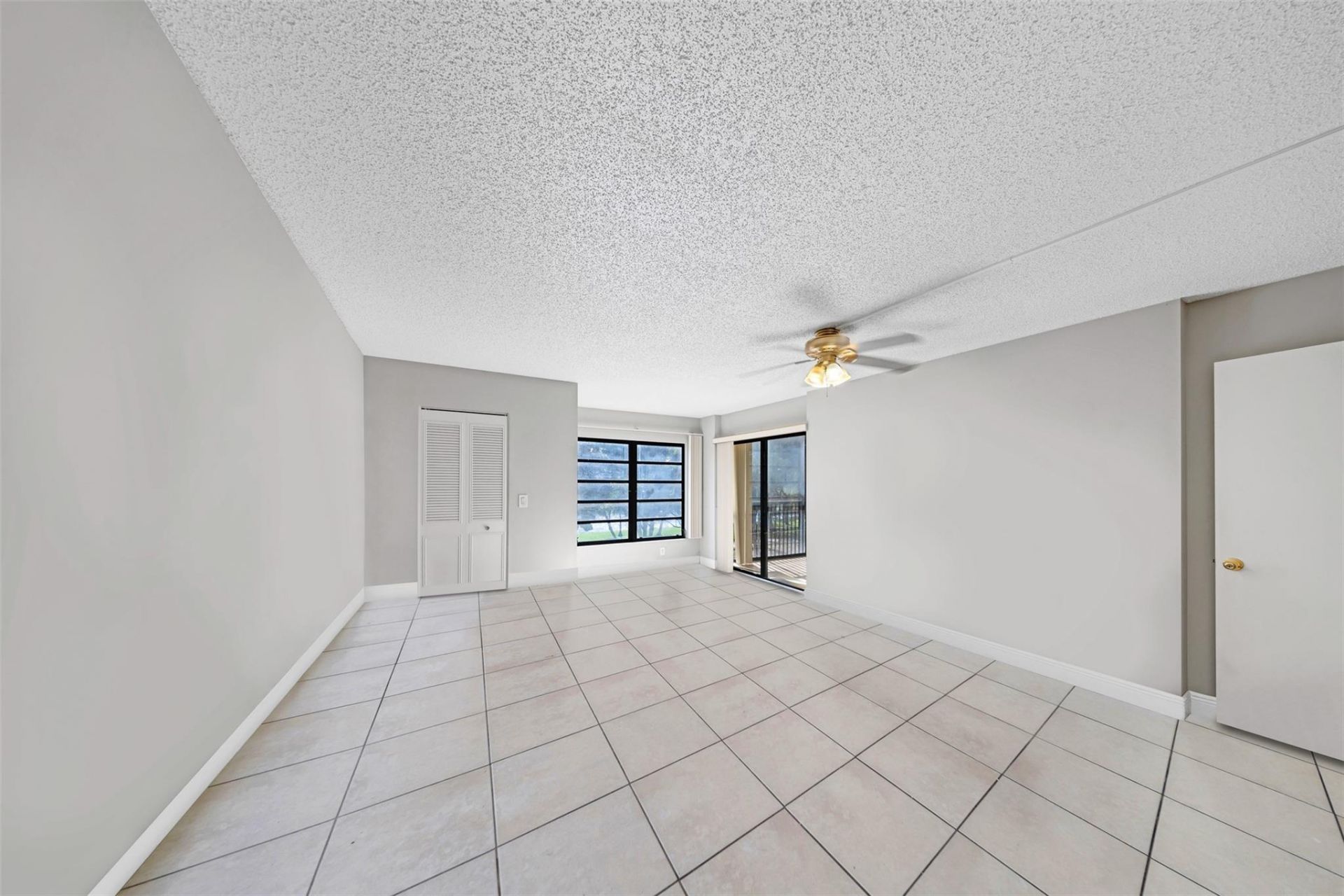 2202 S Cypress Bend Drive, Unit 207, Pompano Beach, FL 33069 Photo