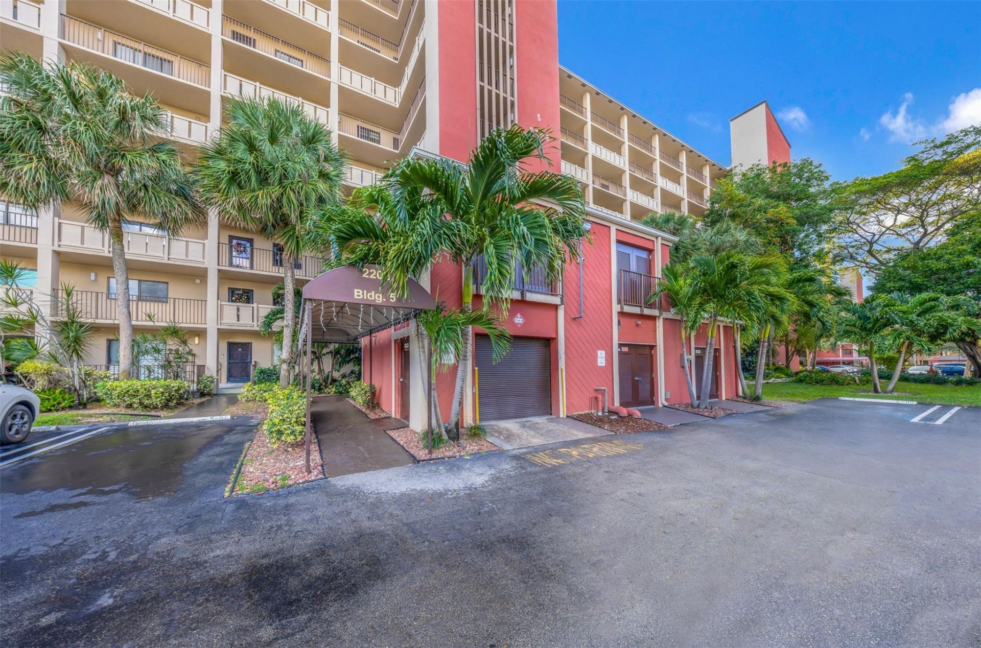 2202 S Cypress Bend Drive, Unit 207, Pompano Beach, FL 33069 Photo