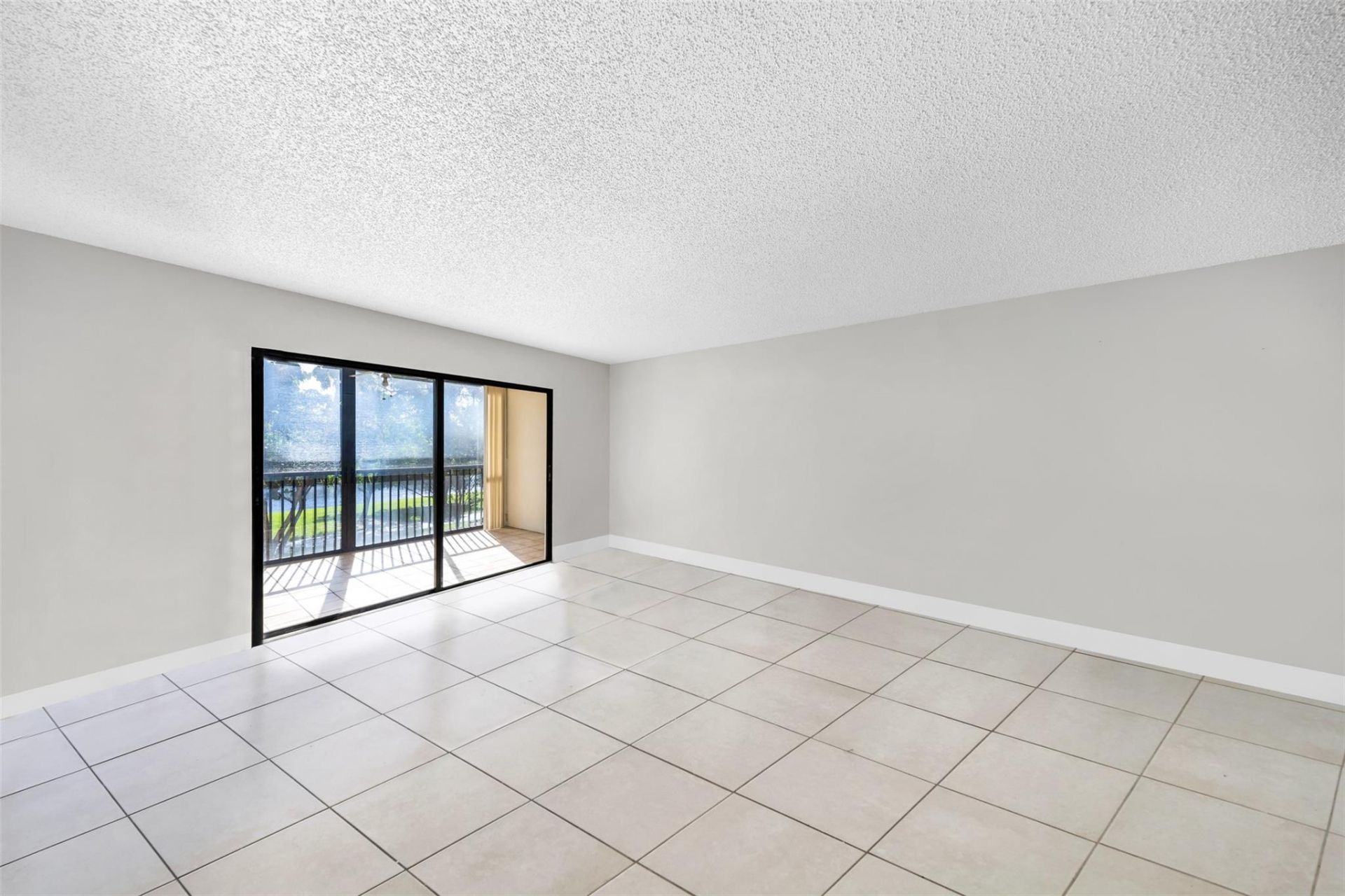 2202 S Cypress Bend Drive, Unit 207, Pompano Beach, FL 33069 Photo