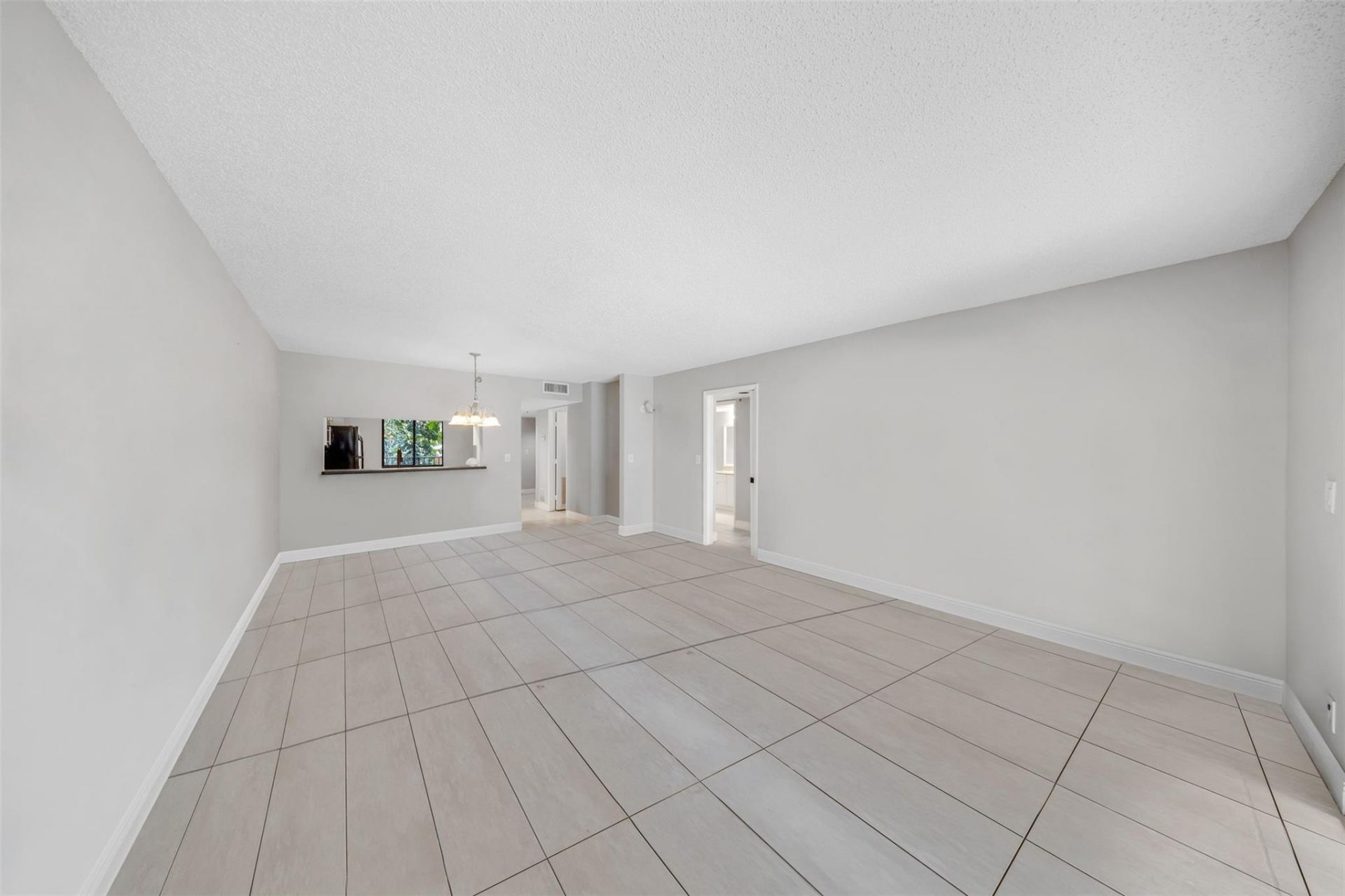 2202 S Cypress Bend Drive, Unit 207, Pompano Beach, FL 33069 Photo