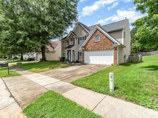 2823 Oakdale Pasture Drive, Charlotte, NC 28216