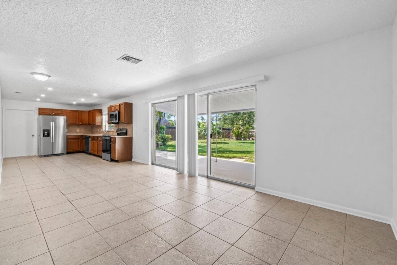 751 Hummingbird Way, Unit 7, North Palm Beach, FL 33408 Photo