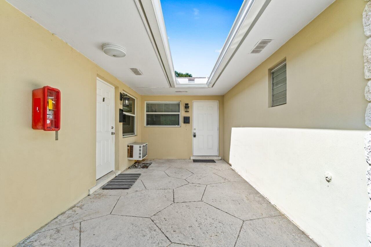 751 Hummingbird Way, Unit 7, North Palm Beach, FL 33408 Photo