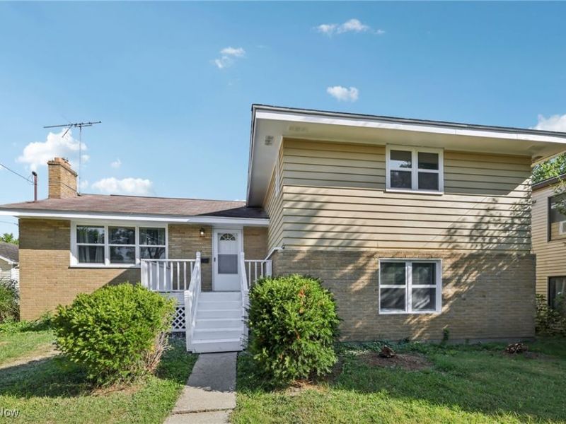 656 W Highland Avenue, Ravenna, OH 44266 Photo 2