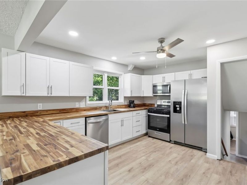 656 W Highland Avenue, Ravenna, OH 44266 Photo 5