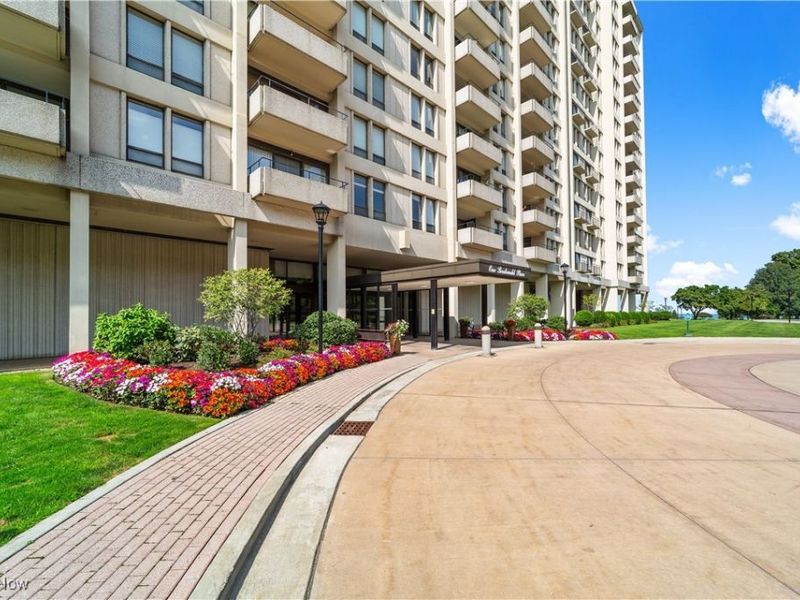 1 Bratenahl Place, Unit 711, Bratenahl, OH 44108 Photo 1