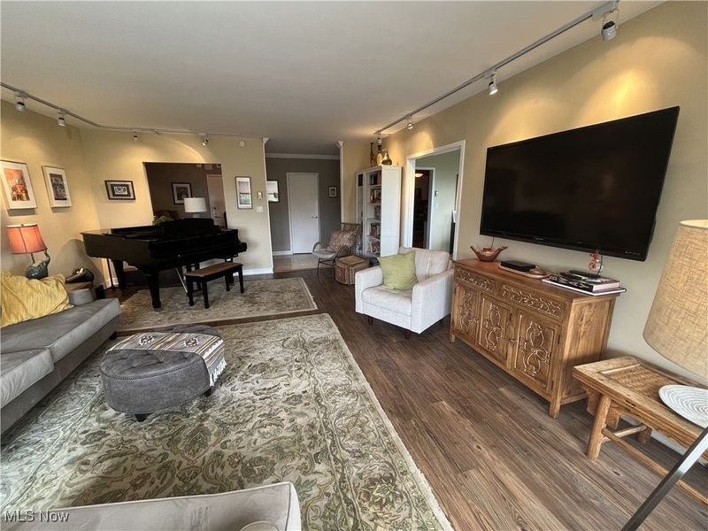 1 Bratenahl Place, Unit 711, Bratenahl, OH 44108 Photo 5