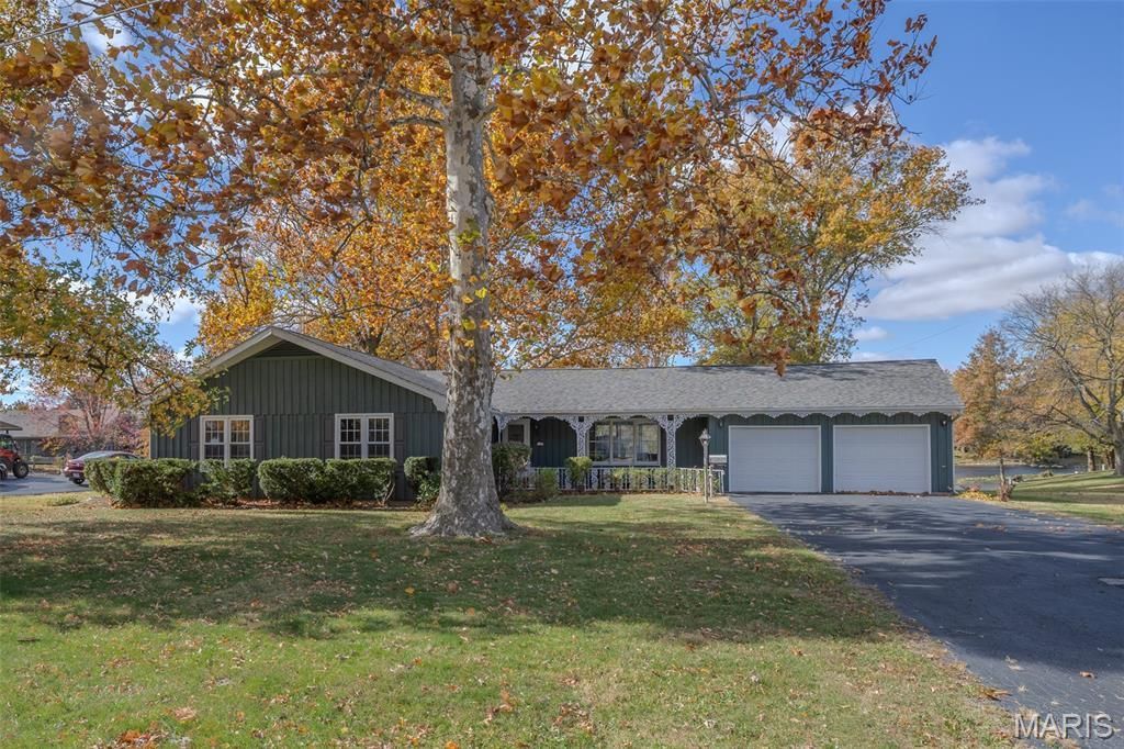 106 Lakeview Drive, Carlinville, IL 62626 Main Photo