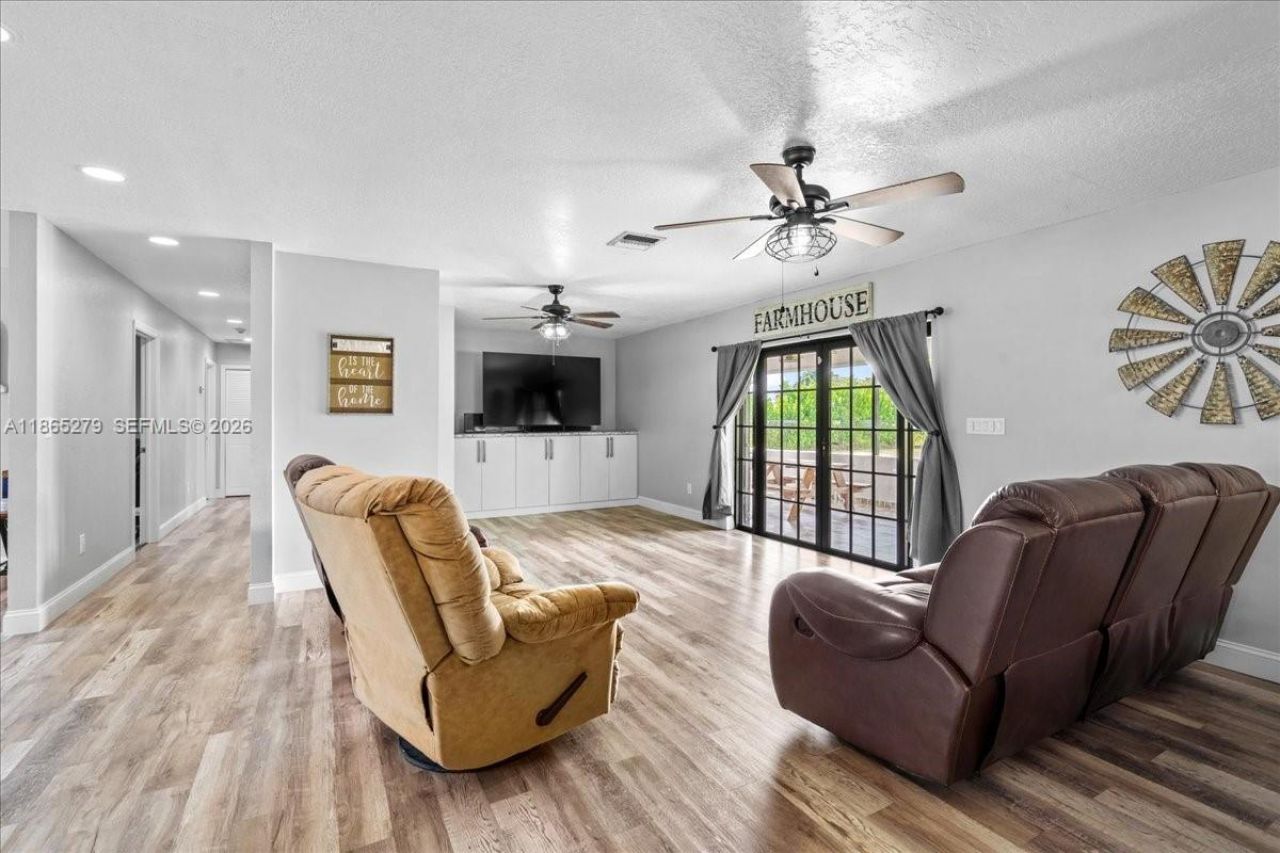 19926 SW 326th St, Homestead, FL 33030 Photo