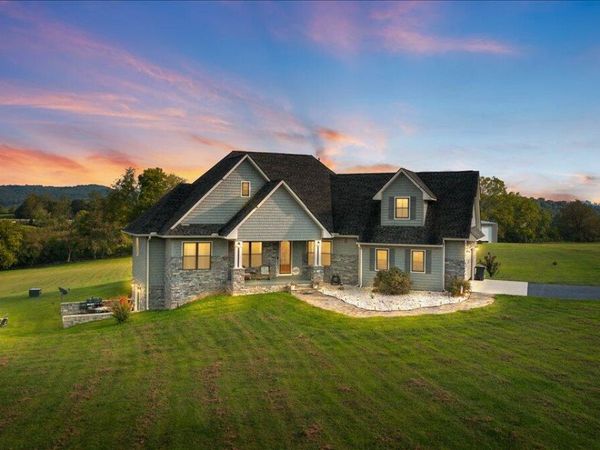 1126 Cross Valley Rd, LaFollette, TN 37766