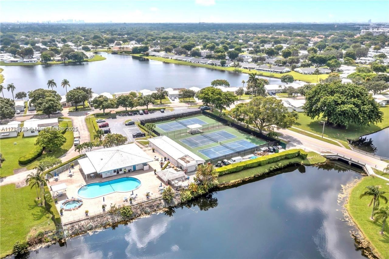 1411 NW 90th Dr, Plantation, FL 33322 Photo