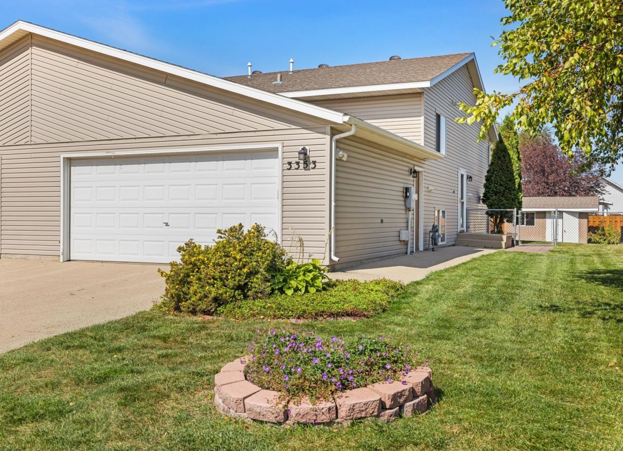 3353 30th Avenue S, Fargo, ND 58103 Main Photo