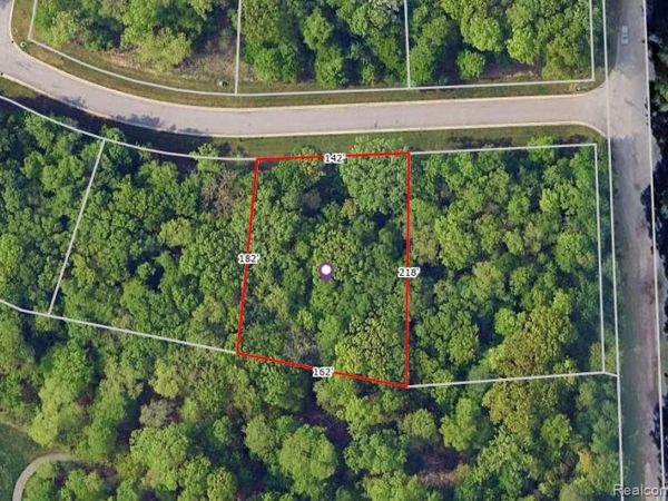 665 Kings Fairway Lane, Grand Blanc, MI 48439