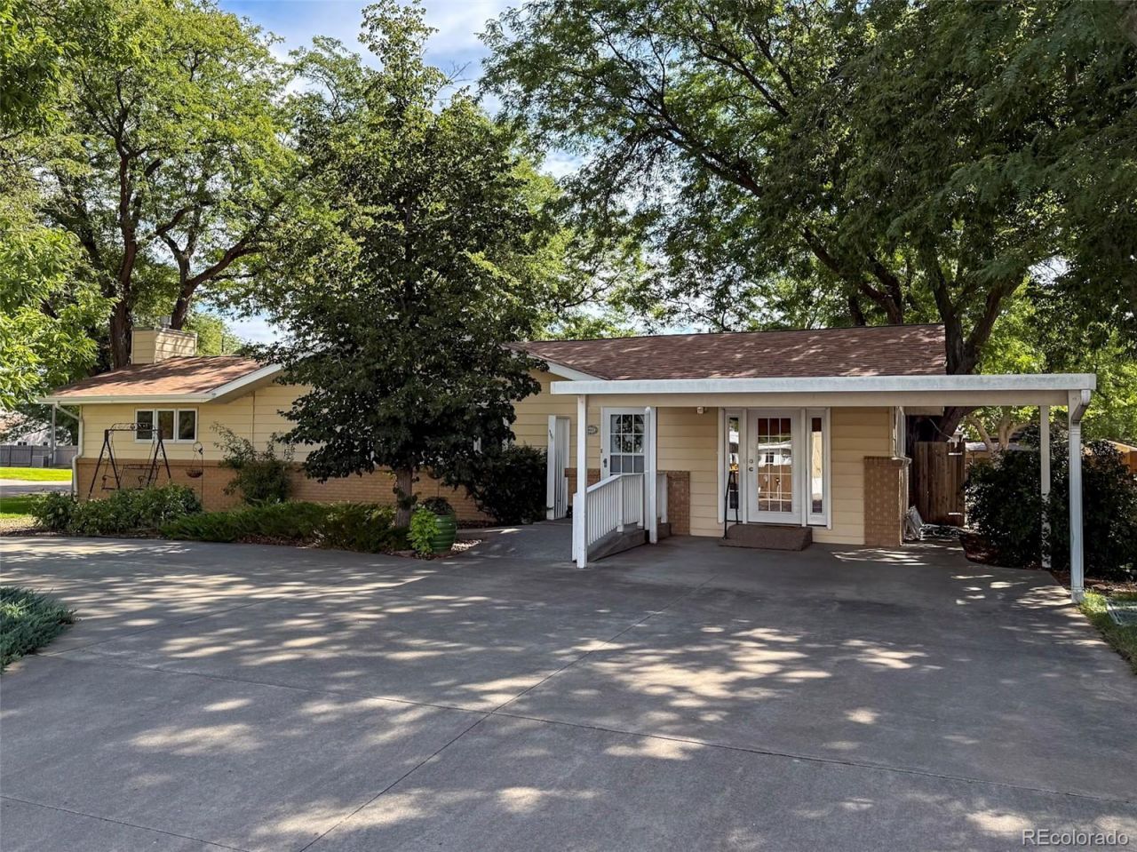 890 15th Street, Burlington, CO 80807 Main Photo