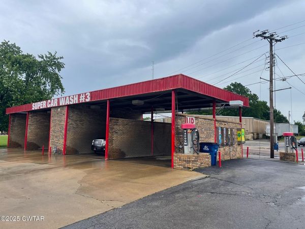 303 N Front St, Greenfield, TN 38230