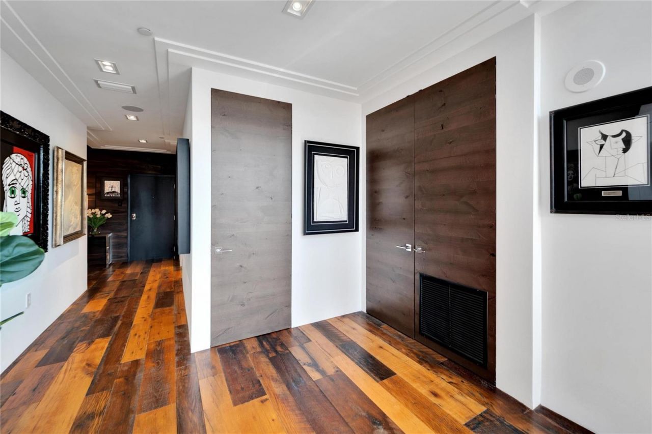 226 5th Avenue N, Unit 1406, Saint Petersburg, FL 33701 Photo