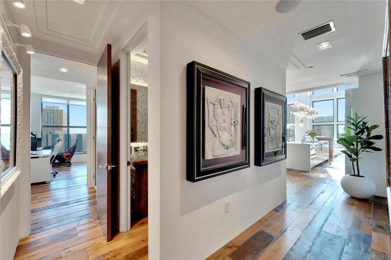 226 5th Avenue N, Unit 1406, Saint Petersburg, FL 33701 Photo